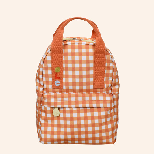 Kleine kinderrugzak van OLE met ruitpatroon in oranje en wit.