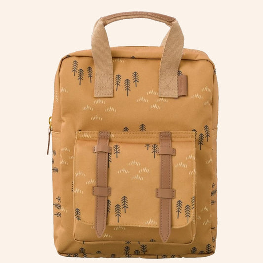 Fresk kinderrugzak met bosprint in warme bruintinten.