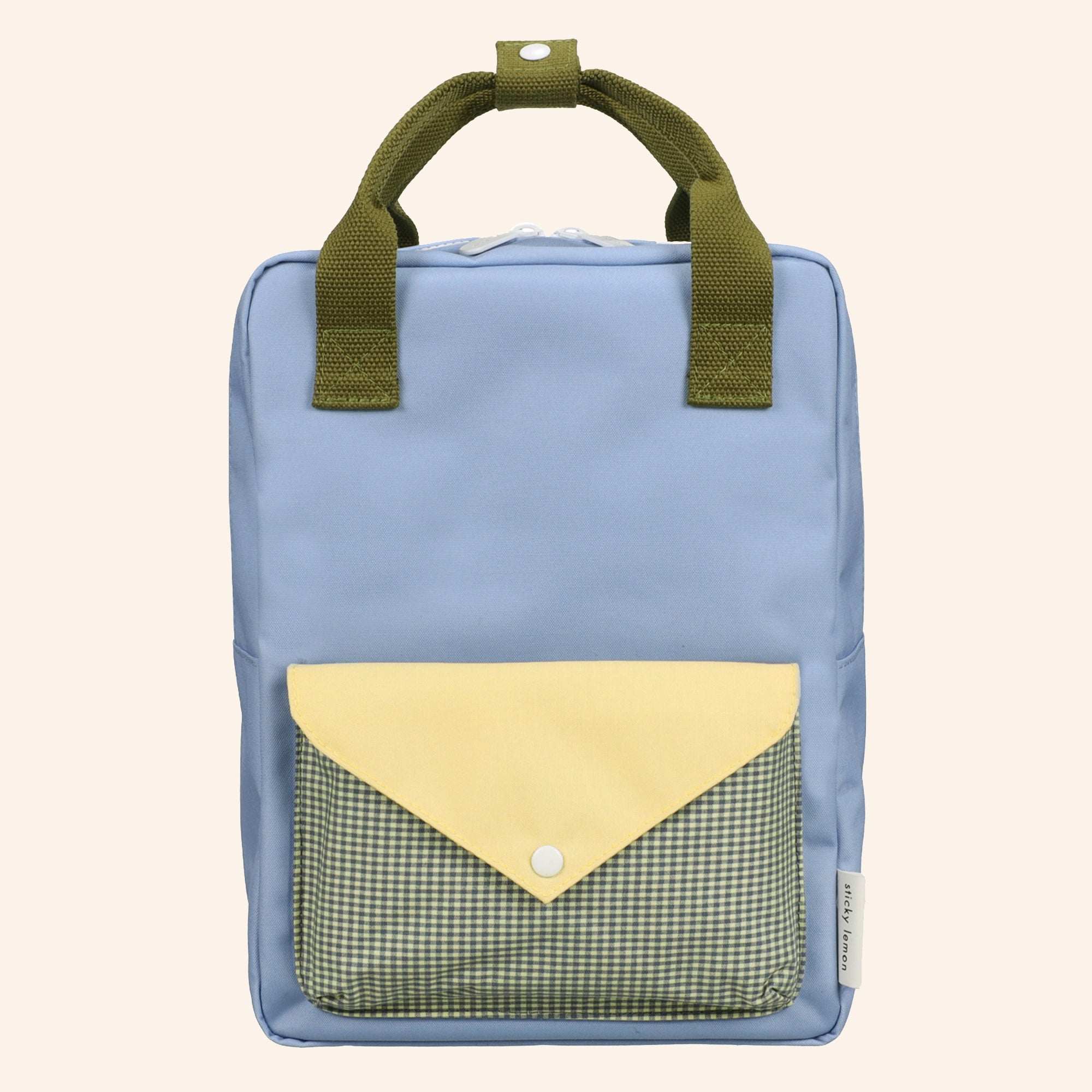 Sticky Lemon medium kinderrugzak in lichtblauw met envelope voorvak en geel en groene details.
