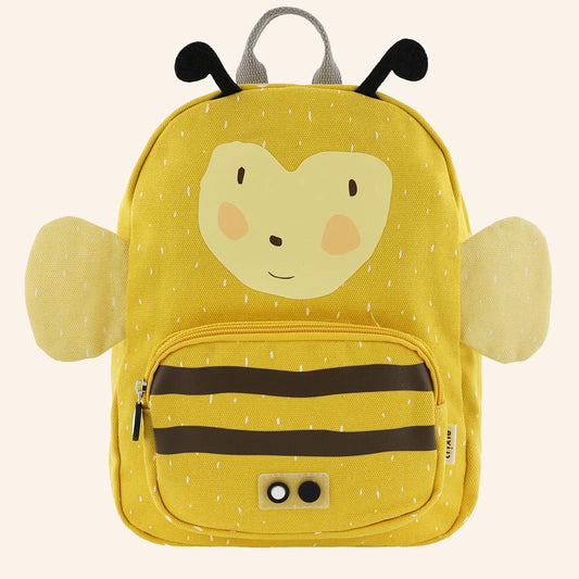 Gele rugzak van Trixie in de vorm van een bij - ook wel Mrs Bumblebee genoemd.